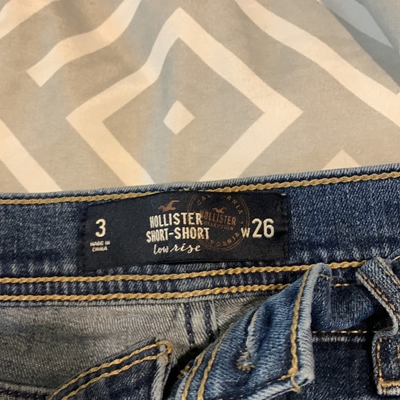 Hollister Low Rise Short Shorts - Picture 3 of 4